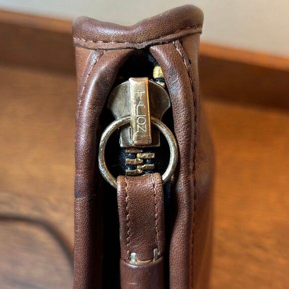 COACH Vintage 70’s NYC 9455 Basic Bag Zippered Clutch Leather Bag Purse - Picture 5 of 8